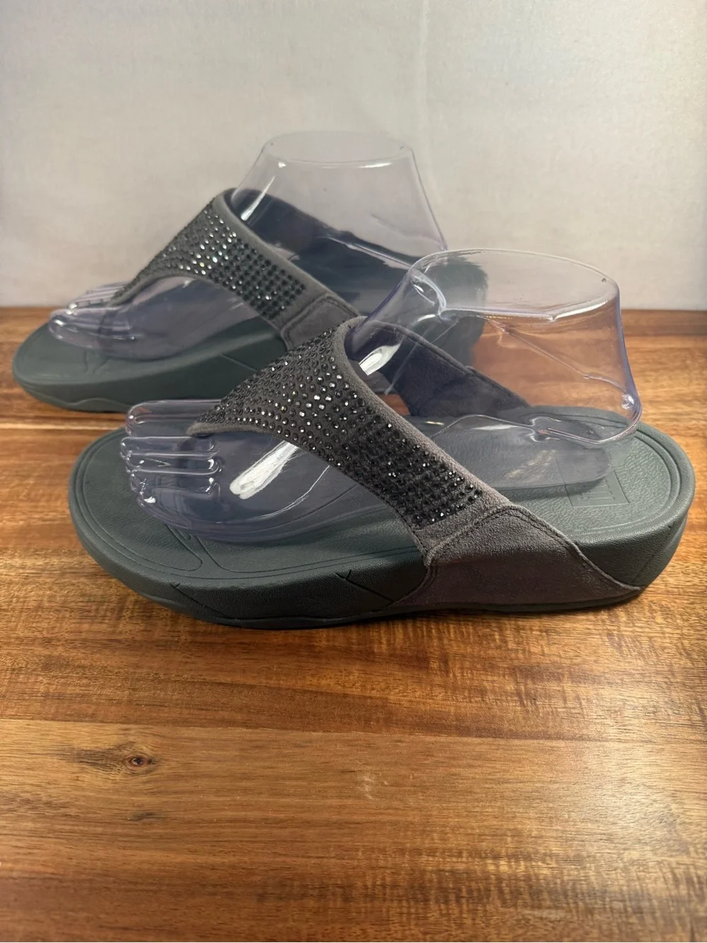 FitFlop Lulu Crystal Embelished Toe-Post Sandals, Grey Size 9 NWT